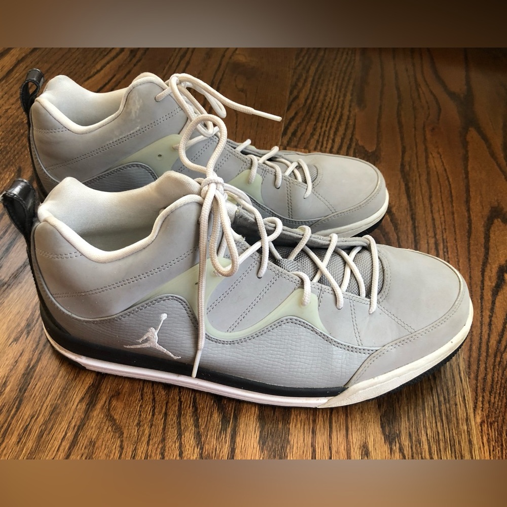 AIR JORDAN SNEAKERS